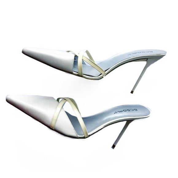 Vintage BCBGirls Cream Pointy Toe Mules - Picture 1 of 6